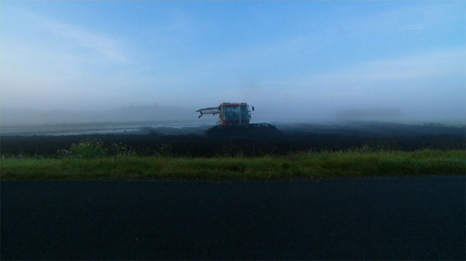 Christoph Behrens - Pistenbully 300 - bei Nebel im Moor